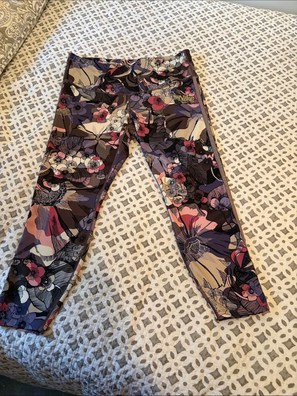 Nike Floral Print Women's Leggings in Purple, Pink, Black